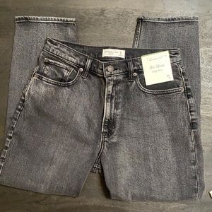 ABERCROMBIE & FITCH Petite black MOM JEAN